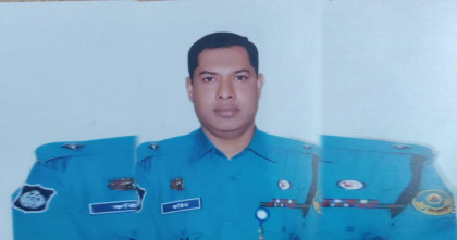 বদলি খুলনায়, তবুও বায়েজিদ থানার চেয়ার ছাড়ছেন না ওসি করিম