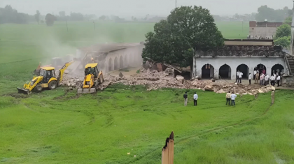ভারতে গুঁড়িয়ে দেওয়া হলো ৫৯ বছরের পুরোনো মাদরাসার একাংশ, তীব্র ক্ষোভ

