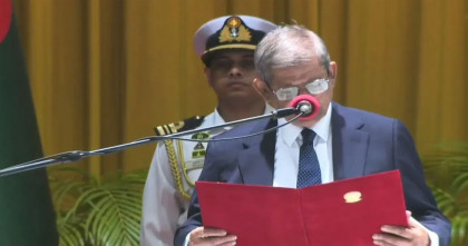 রাষ্ট্রপতি হিসেবে শপথ নিলেন মির্জা ফখরুল 