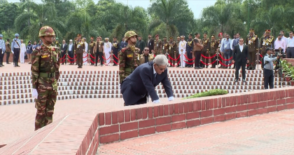 স্মৃতিসৌধে মুক্তিযুদ্ধের শহীদদের প্রতি রাষ্ট্রপতি মির্জা ফখরুল ইসলাম আলমগীরের শ্রদ্ধা
