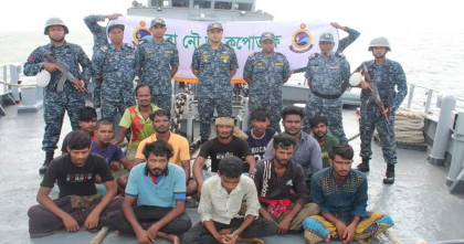 নৌকার ইঞ্জিন বিকল হয়ে সাগরে ভাসছিলেন ১৬ জেলে; উদ্ধার করলো নৌবাহিনী 
