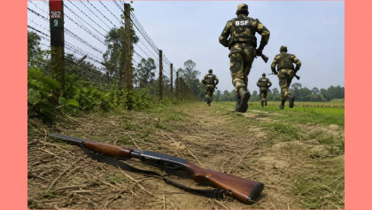 অস্ত্র ফেলে পালালো বিএসএফ