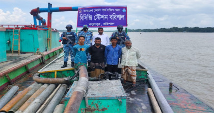 বরিশালে কোস্ট গার্ডের অভিযানে ড্রেজার-বাল্কহেডসহ ৪ বালু উত্তোলনকারী আটক