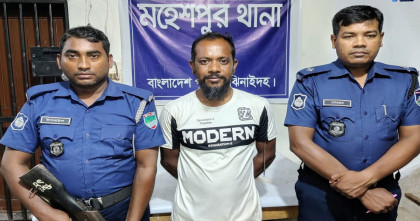 মহেশপুরে পুলিশের অভিযানে ৫ বছরের সাজাপ্রাপ্ত আসামি গ্রেপ্তার