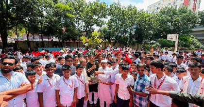 ব্রাহ্মণবাড়িয়ায় শিক্ষার্থীদের হাতে খালেদ মাহবুব শ্যামলের ভালোবাসার উপহার গাছের চারা