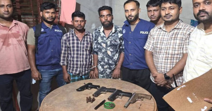 হাটহাজারীতে পুলিশের অভিযানে অস্ত্র-গুলিসহ গ্রেফতার ২