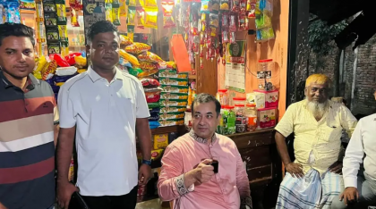 চায়ের আড্ডায় সাধারণ মানুষের সঙ্গে তথ্য প্রতিমন্ত্রী