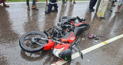 পটুয়াখালীতে বাসের ধাক্কায় মোটরসাইকেল আরোহীর মৃত্যু
