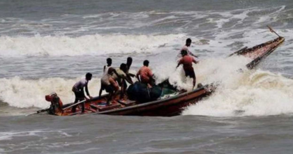 বঙ্গোপসাগরে ট্রলারডুবি, ২ জেলের মরদেহ উদ্ধার