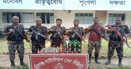 বিজিবির অভিযানে চুনারুঘাটে দেশীয় অস্ত্র ও থামি কাপড় জব্দ, আটক ২
