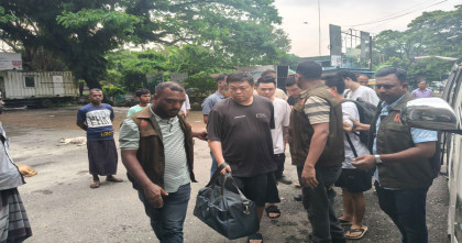 কক্সবাজারে ২ হাজার আইফোন ও শতাধিক ল্যাপটপসহ ৬ চীনা নাগরিক গ্রেপ্তার