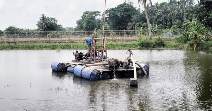 ভূগর্ভ থেকে অবৈধ বালু উত্তোলনের হিড়িক, তলাশূন্যের পথে চিতলমারী