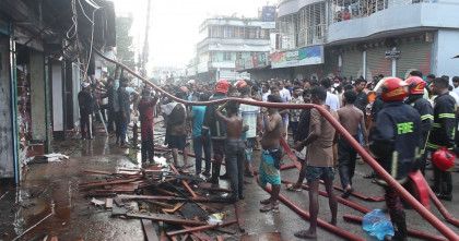 পাংশা বাজারে আগুনে পুড়ল পাঁচ দোকান, কোটি টাকার ক্ষতির দাবি