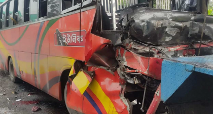ফেনীতে বাস-কাভার্ডভ্যান সংঘর্ষে চালকসহ তিনজন নিহত