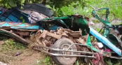 সিএনজি-কাভার্ডভ্যানের মুখোমুখি সংঘর্ষে নিহত ৩