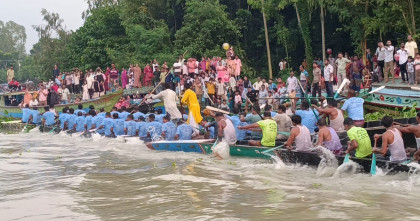 ইছামতি নদীতে গ্রাম বাংলার ঐতিহ্যবাহী নৌকা বাইচ অনুষ্ঠিত