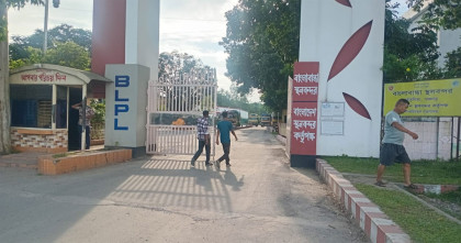 বাংলাবান্ধা স্থলবন্দরে বদলির নামে ট্রাক চালকদের সিন্ডিকেট