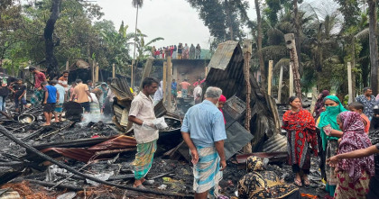 রায়পুরে যুবকের দেয়া আগুনে ১১ পরিবারের ঘর পুড়ে ছাই