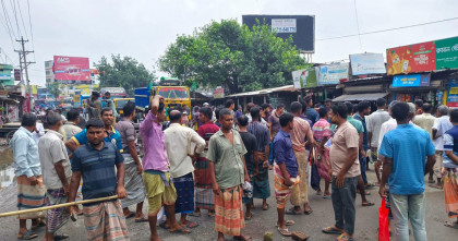সারের দাবিতে রাজশাহীতে কৃষকদের মহাসড়ক অবরোধ