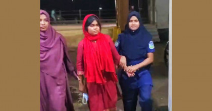 নেত্রকোনায় ফ্যামিলি কার্ড পাইয়ে দেয়ার কথা বলে টাকা নেয়ার অভিযোগ, এনসিপি নেত্রী আটক 