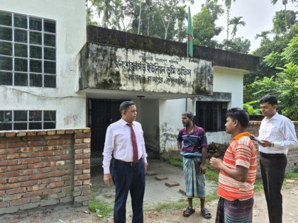 আকস্মিক পরিদর্শনে ভূমি অফিস তালাবদ্ধ পেলেন কমিশনার, বরখাস্ত কর্মকর্তা

