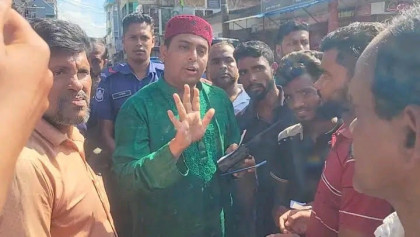 ট্রাফিক জরিমানার প্রতিবাদে ঝালকাঠিতে সড়ক অবরোধ
