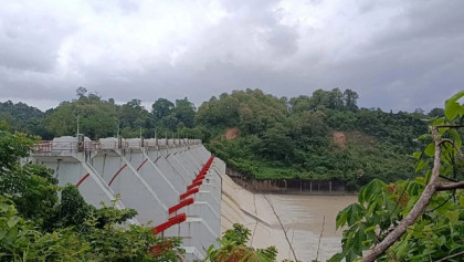 কাপ্তাই বাঁধের ১৬ জলকপাট তৃতীয়বারের মতো খুলে দেওয়া হয়েছে