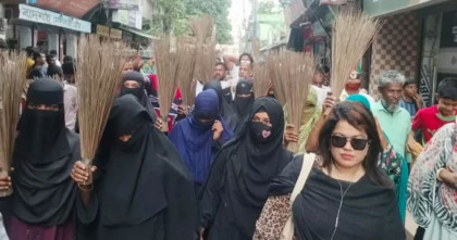 রুমিন ফারহানার বক্তব্যে ক্ষুব্ধ বিএনপি, ঝাড়ু মিছিল