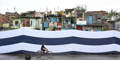 বিশ্বনেতাদের চোখে ‘উন্নত ভারত’ পর্দার আড়ালে বস্তি