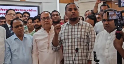 বিভাগ নিয়ে আঞ্চলিক বিদ্বেষে না জড়ানোর আহ্বান হাসনাতের