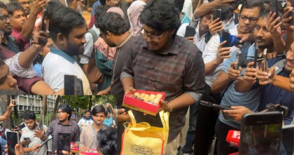 ওবায়দুল কাদেরসহ সাতজনের ফাঁসির রায়, ঢাবি ক্যাম্পাস জুড়ে ডাকসুর মিষ্টি বিতরণ