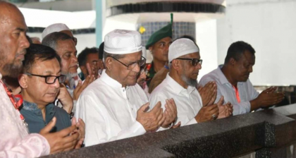 শাহজালাল (রহ.)-এর মাজার জিয়ারত করলেন রাষ্ট্রপতি