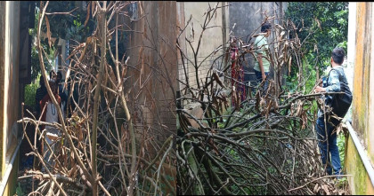 রাস্তা বন্ধ করে ‘অবরুদ্ধ’ দুই পরিবার: নয় মাসেও মেলেনি সমাধান