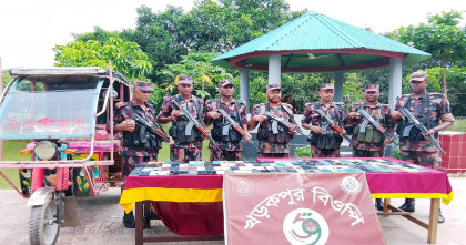 চাঁপাইনবাবগঞ্জ সীমান্তে ৫৯ বিজিবির অভিযানে তিন কোটির বেশি টাকার চোরাচালানী পণ্য জব্দ