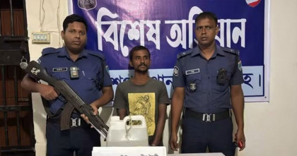 ঝিনাইদহের মহেশপুরে ১০ লিটার চোলাই মদসহ যুবক গ্রেপ্তার