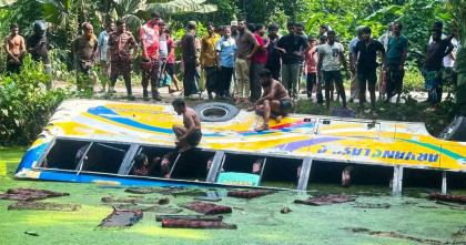 বানারীপাড়া সড়কে মর্মান্তিক বাস দুর্ঘটনা, নিহত এক