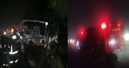 দক্ষিণ কেরানীগঞ্জে থানার সামনে জব্দ ট্রাকে আগুন