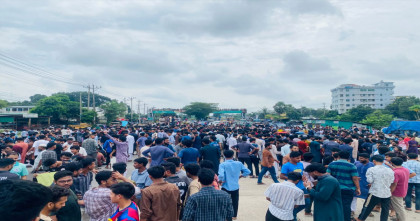 অপ্রতিম হত্যার বিচারের দাবিতে ঢাকা-চট্টগ্রাম মহাসড়ক অবরোধ কুবি শিক্ষার্থীদের