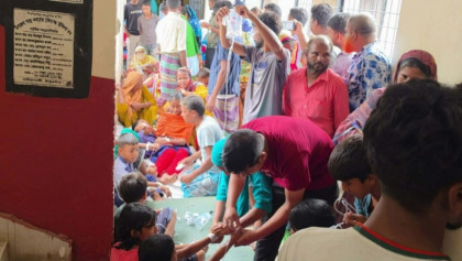 ঠাকুরগাঁওয়ে মিড-ডে মিলের দুধ খেয়ে অর্ধশত শিক্ষার্থী হাসপাতালে