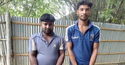 চাঁপাইনবাবগঞ্জে শিবগঞ্জে বিদেশি পিস্তল, ম্যাগাজিন ও গুলিসহ গ্রেপ্তার দুই 