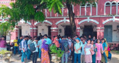 যশোরে নিয়োগপত্র না পেয়ে ডিসি অফিসের সামনে ১০৬ প্রাথমিক শিক্ষক প্রার্থীর অবস্থান