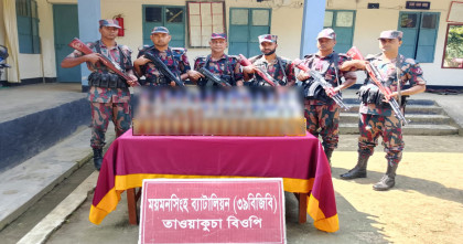 ঝিনাইগাতী সীমান্তে ৯৬ বোতল ভারতীয় মদ আটক