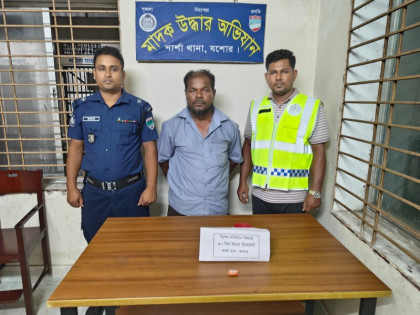 শার্শায় ৫০ পিস ইয়াবাসহ মাদক ব্যবসায়ী আটক
