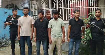 যশোরে অনলাইন হ্যাকিং চক্রের চার সদস্য আটক, জাল নথি তৈরির সরঞ্জাম উদ্ধার