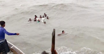 বঙ্গোপসাগরে ১৫ জেলেসহ ট্রলারডুবি, ট্রলার নিখোঁজ 
