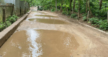 ছয় কোটির সড়কে কাজ মাত্র ২০ শতাংশ, উধাও ঠিকাদার