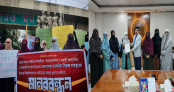 ঢাবিতে নিকাব পরিহিত ছাত্রীকে হেনস্তার প্রতিবাদে ছাত্রীসংস্থার মানববন্ধন ও স্মারকলিপি প্রদান 