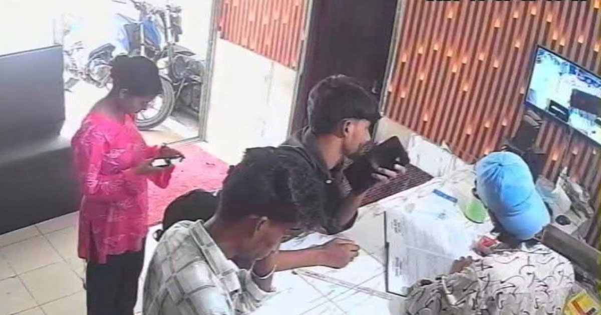 প্রেমিক রাজুর সঙ্গে স্বামী-স্ত্রীর পরিচয়ে হোটেলে উঠেছিল তাজমিন প্রেমিক রাজুর সঙ্গে স্বামী-স্ত্রীর পরিচয়ে হোটেলে উঠেছিল তাজমিন