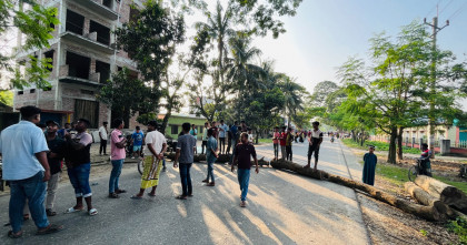 মেহেরপুর-চুয়াডাঙ্গা সড়কে বাসচাপায় প্রথম শ্রেণীর শিক্ষার্থীর মৃত্যু  