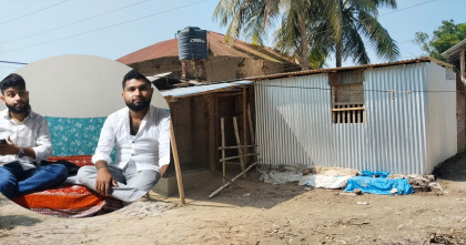 ফেসবুকে পরিচয় প্রেমের টানে ভারত থেকে জয়পুরহাটে দুইভাই